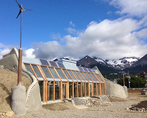 casa sustentável com materiais reaproveitados