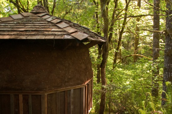casa com materiais reciclados