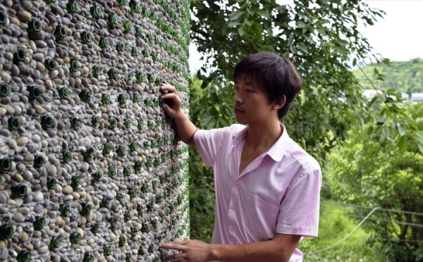 Construção com garrafas de cerveja