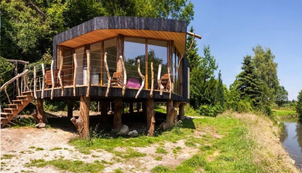 ELEMENTOS NATURAIS EM PEQUENA CASA