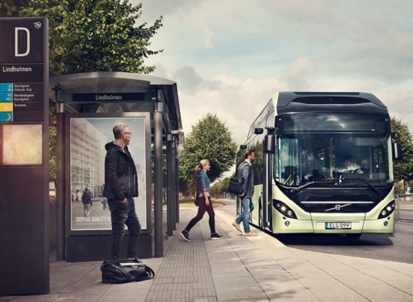 ônibûs elétrico detecta pedestre