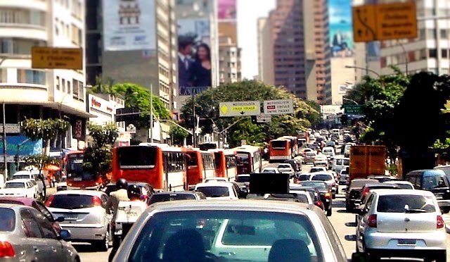 menos carros por favor