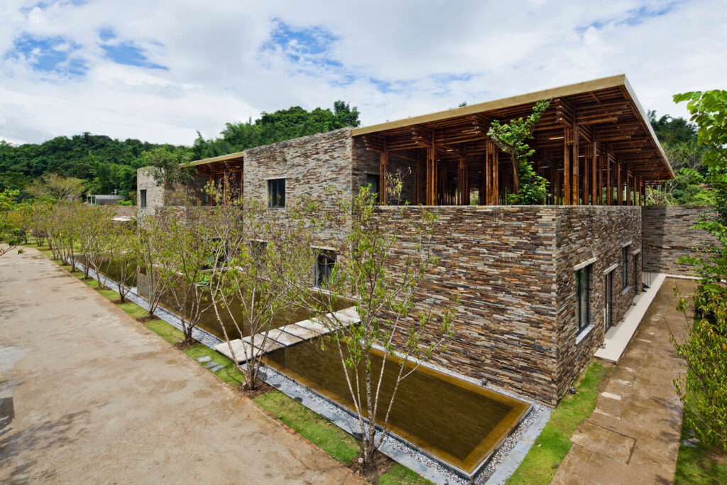 obras de Vo Trong Nghia  Restaurante Son La Complex 