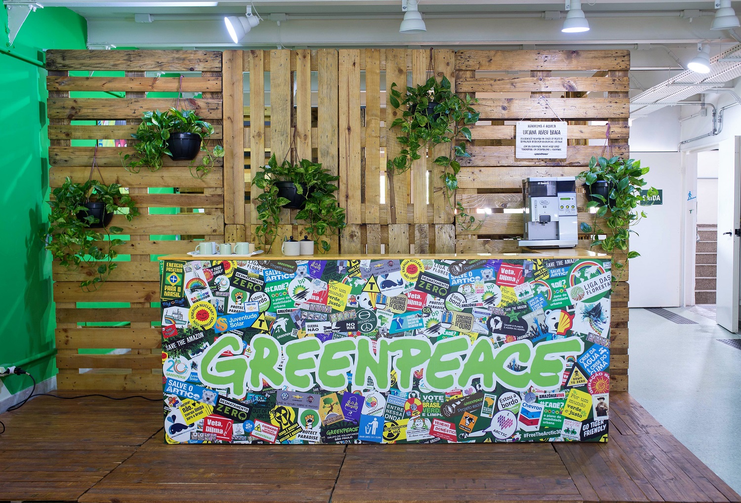 Projeto sustentável transforma recepção do Greenpeace em SP