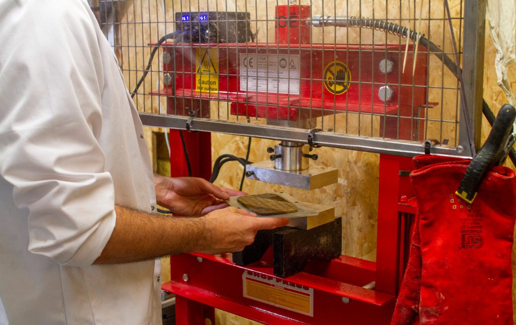 material feito de CASCAS DE BATATA 