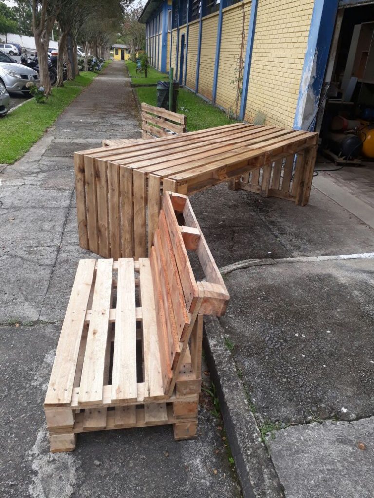 Projeto de móveis de pallets ganha prêmio de reciclagem 