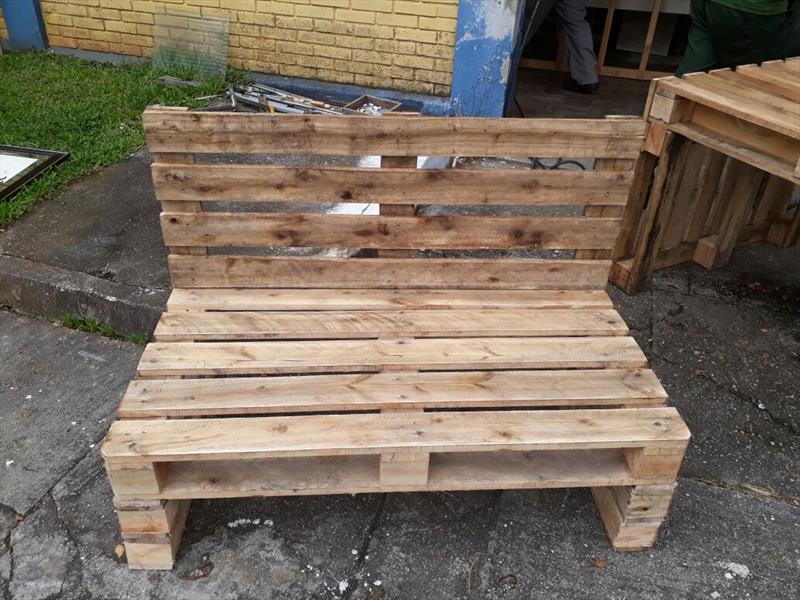 Projeto de móveis de pallets ganha prêmio de reciclagem