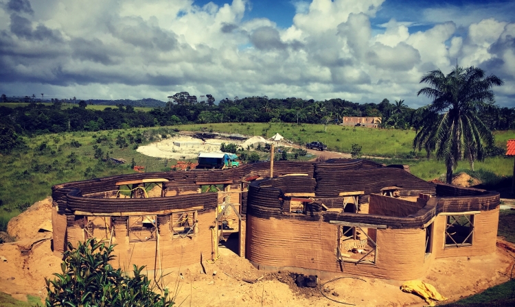 paredes da casa de Hiperadobe