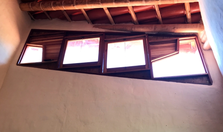 iluminação natural na casa de hiperadobe