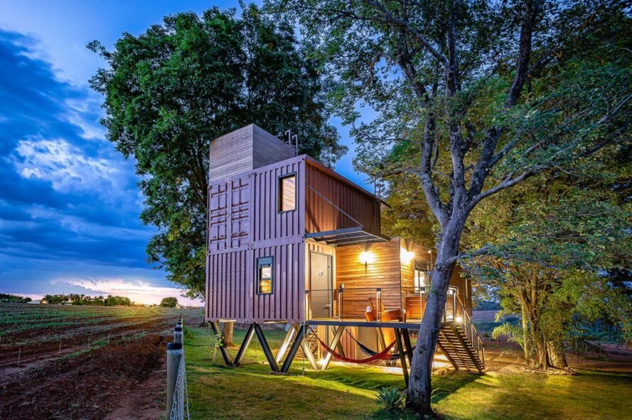 Casa Container suspensa 