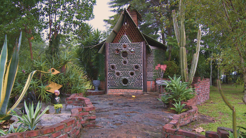 capela de garrafas de vidro