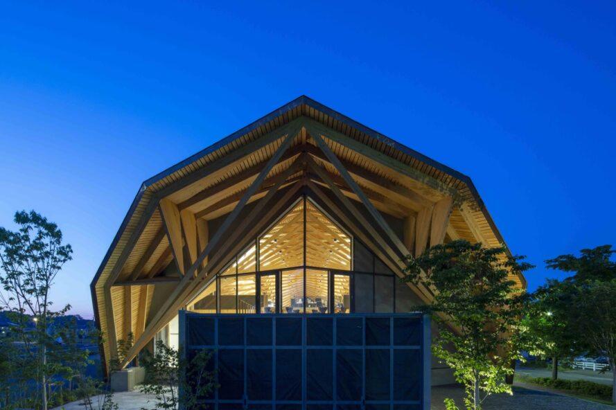 Telhado em madeira engenheirada FACHADA