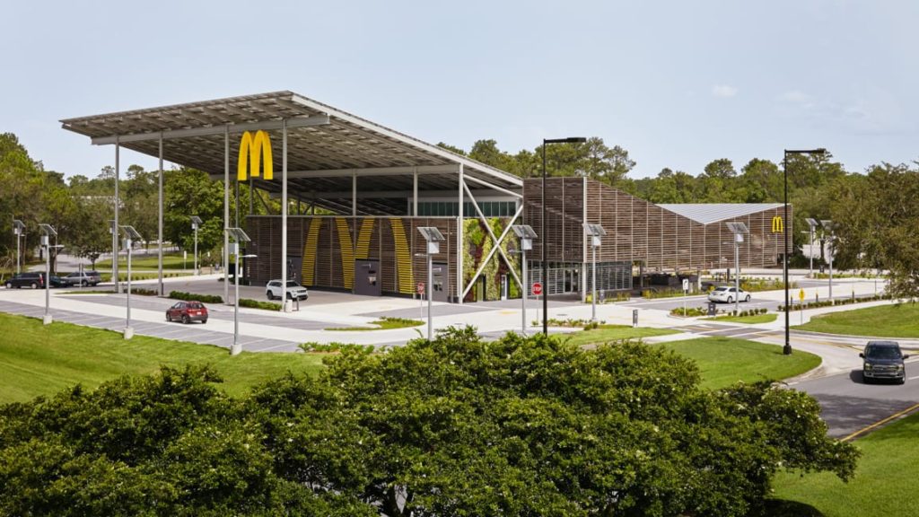 McDonalds-Disney energia zero - Ross Barney Architects