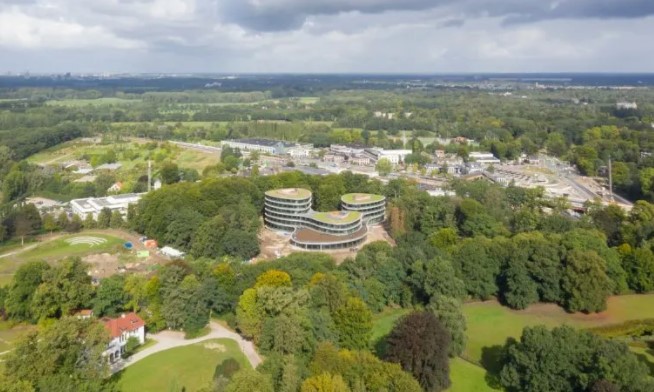 Banco Triodos - Holanda - Catedral de madeira desmontável projeto do arquiteto Thomas Rau