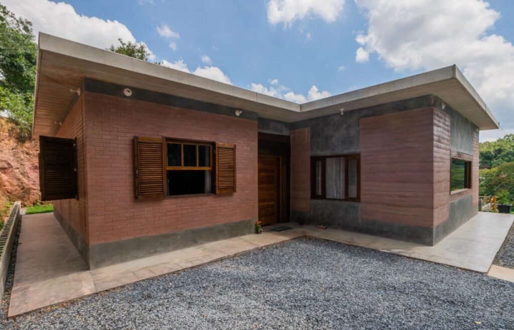 Ecocasa fachada em terra