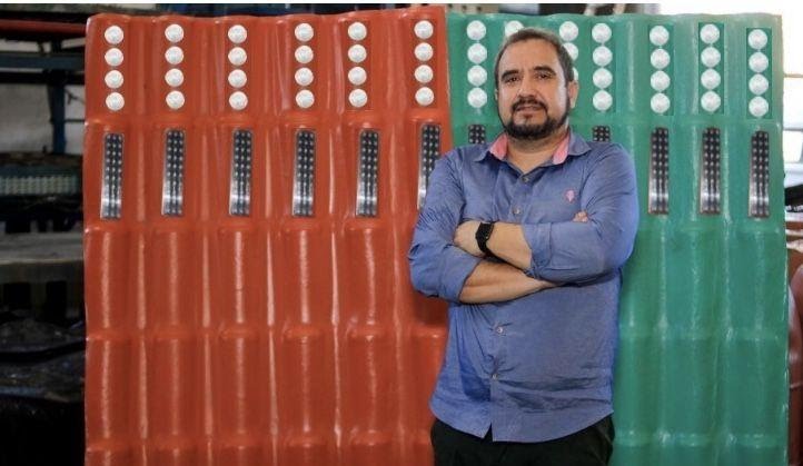 Telha de plástico reciclado que gera energia através do grafeno