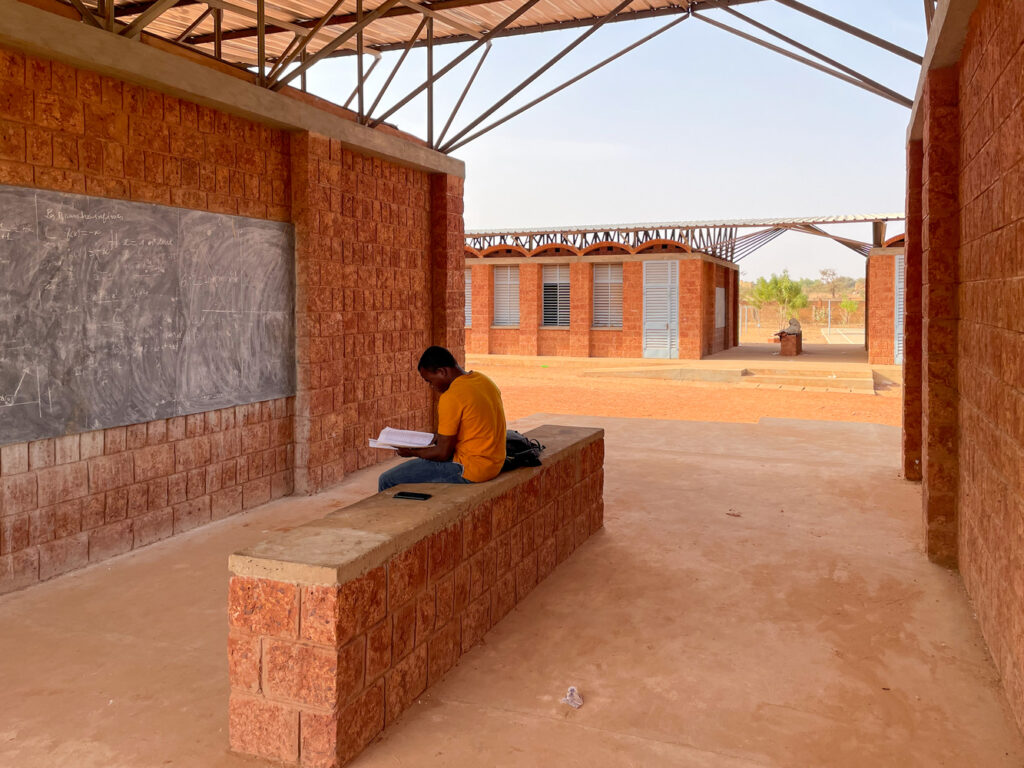 construção ecológica em escola
