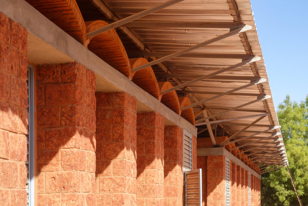 escola na nigéria de terra
