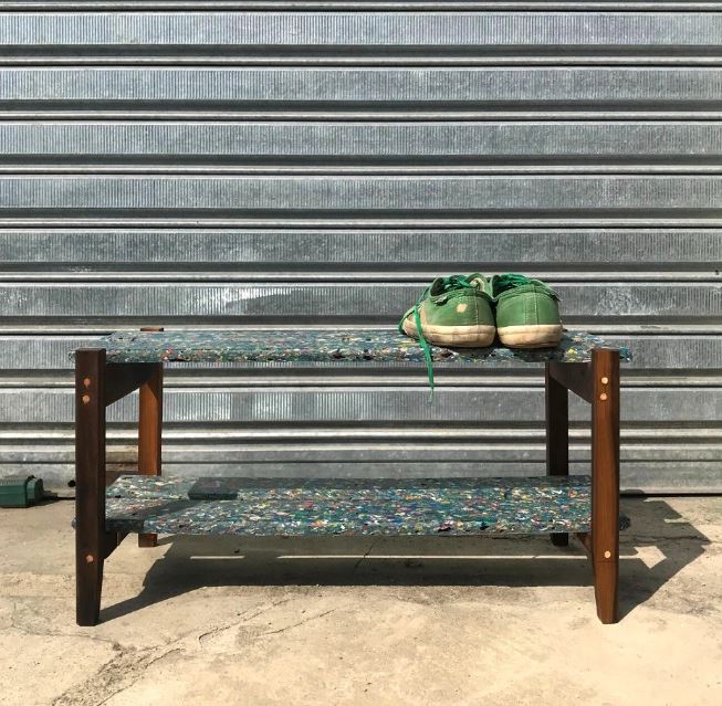 banco de material reciclado