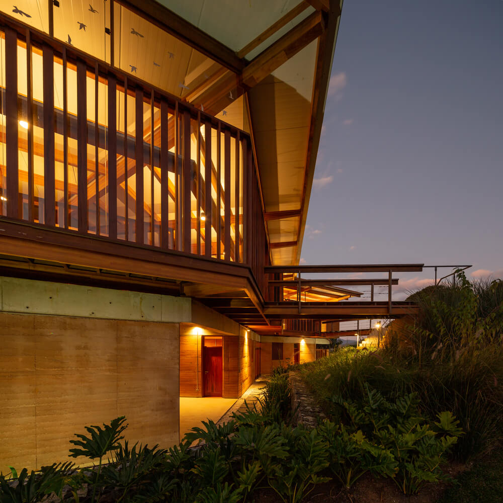 casa de terra e madeira mantiqueira Gui Paoliello Arquiteto