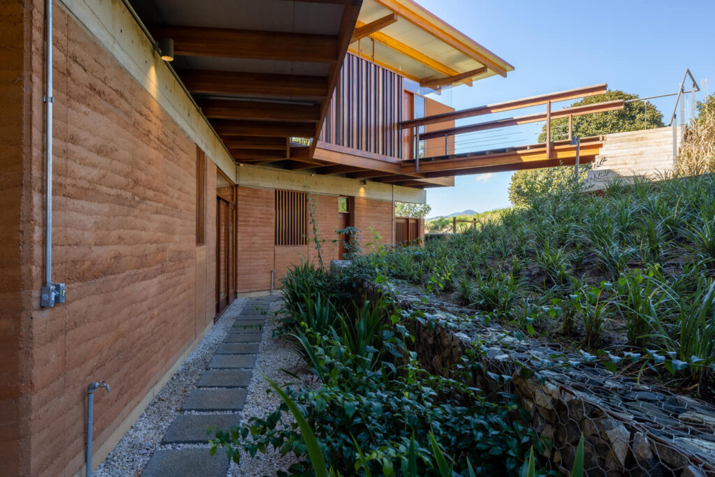 casa de taipa de pilão  mantiqueira Gui Paoliello Arquiteto