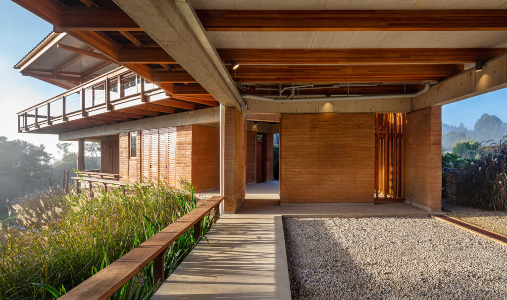 casa de taipa de pilão  mantiqueira Gui Paoliello Arquiteto