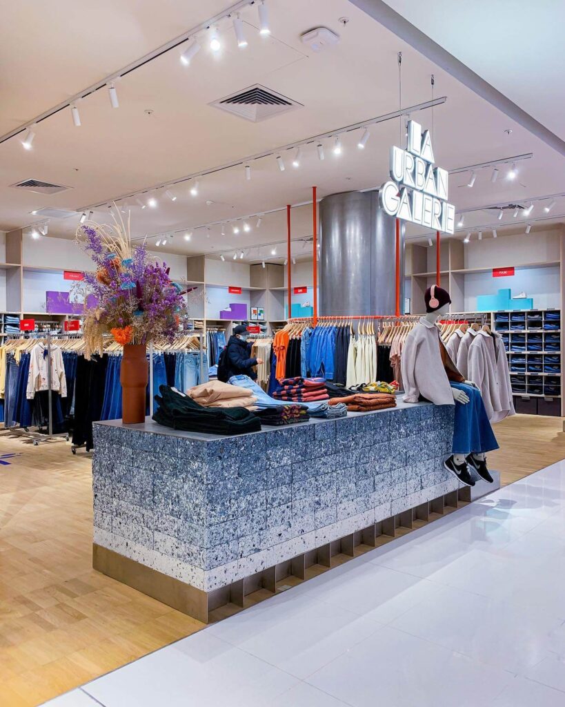 FABRICK tijolos feitos de roupas velhas Galeries Lafayette