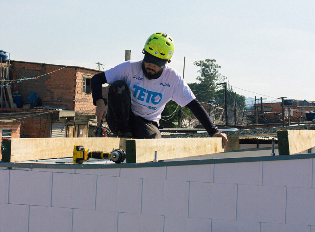 ONG TETO casa sustentável